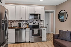 Private kitchen - Avondale Home - Parks, shops, entertainment in walking distance (Jacksonville)