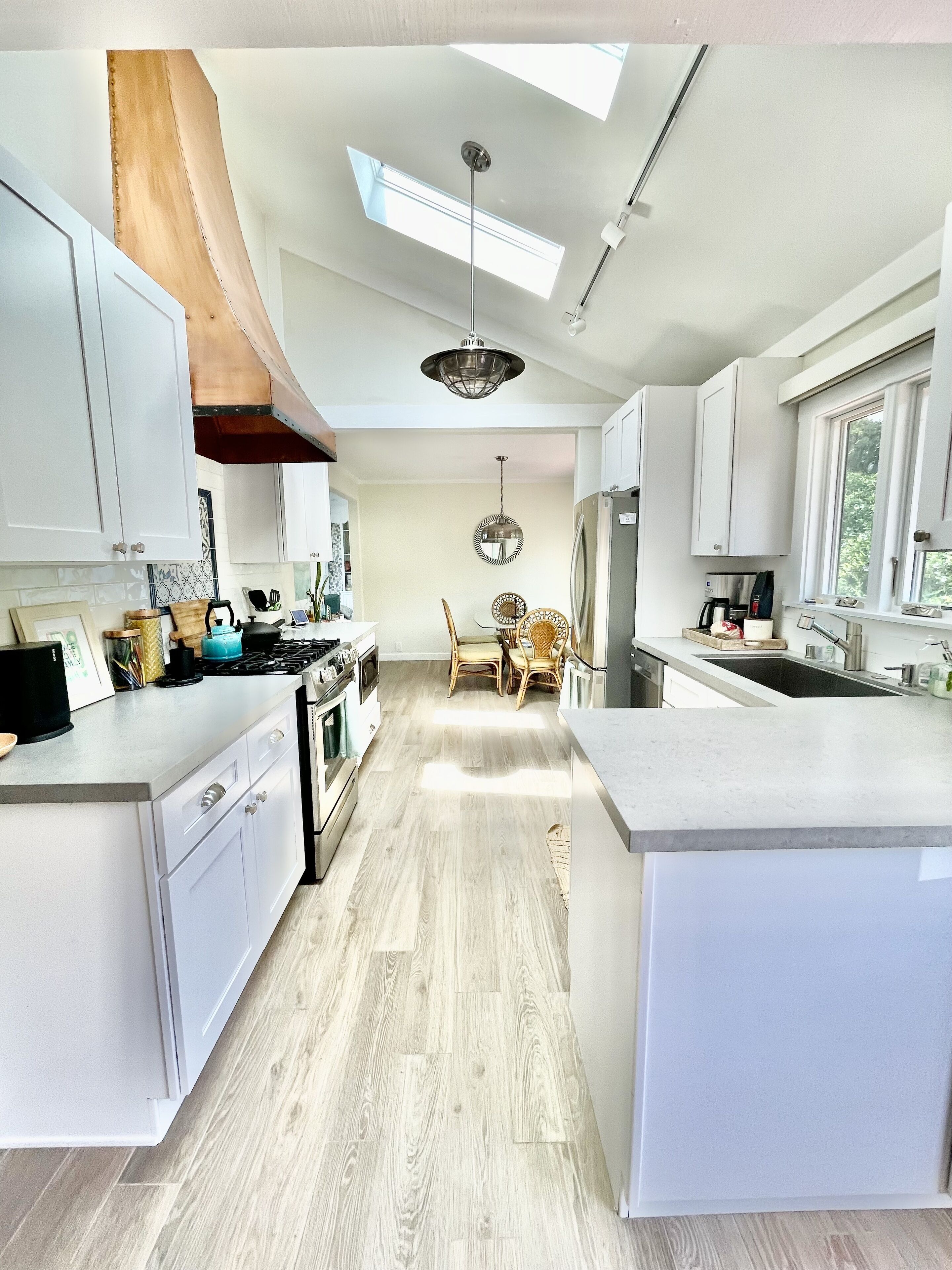 Ocean View Bungalow - walk to everything!