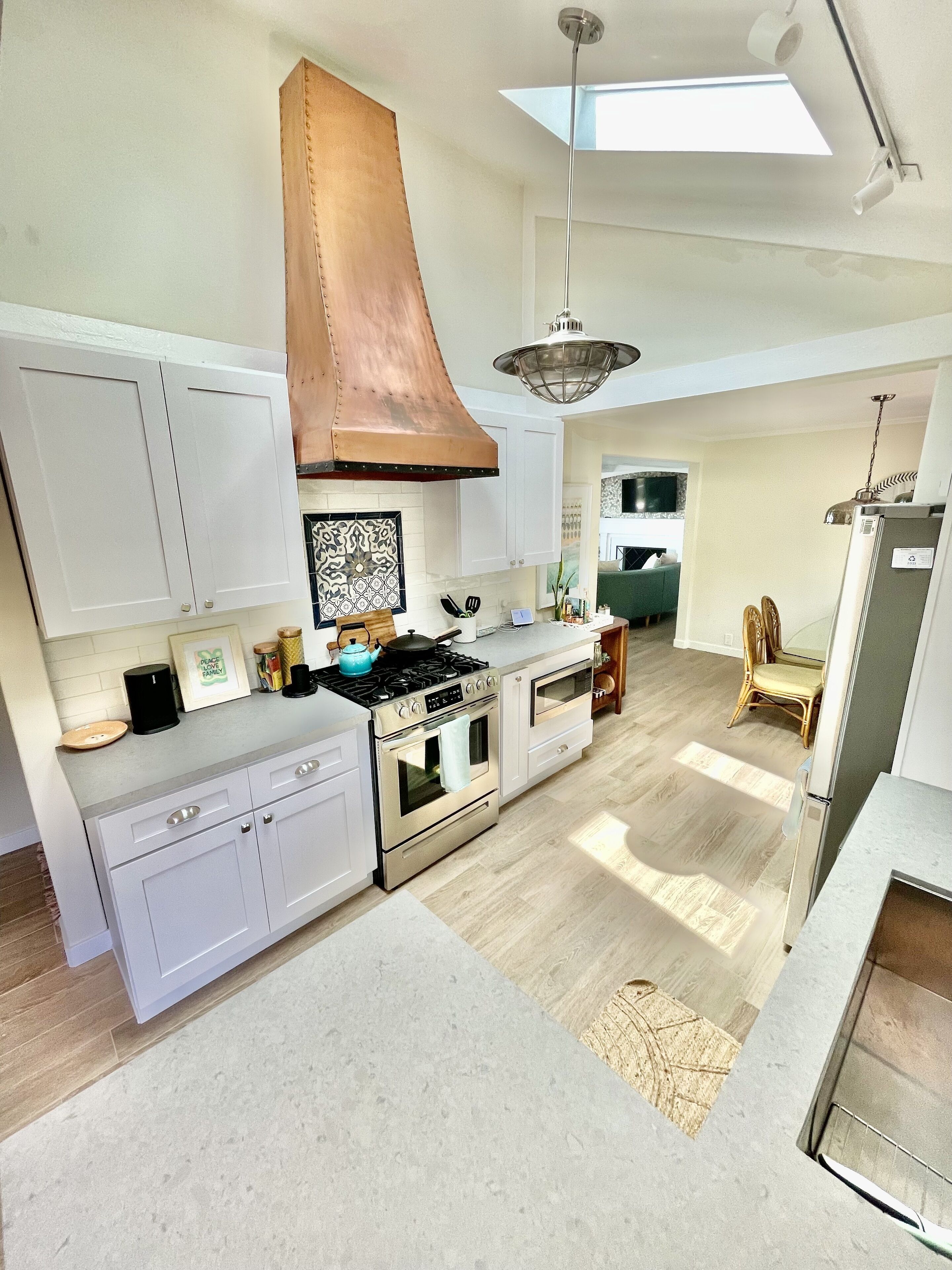 Ocean View Bungalow - walk to everything!