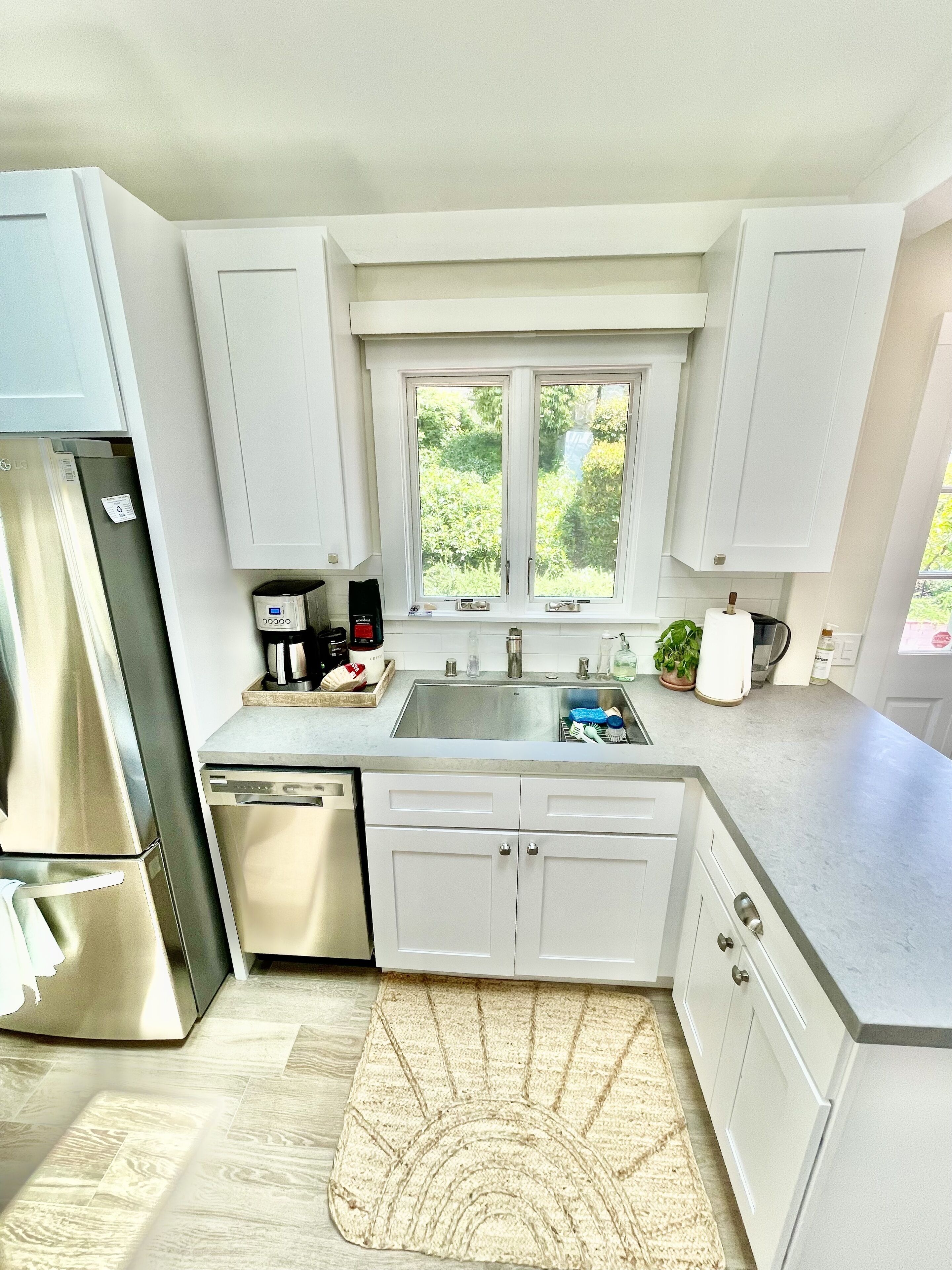 Ocean View Bungalow - walk to everything!