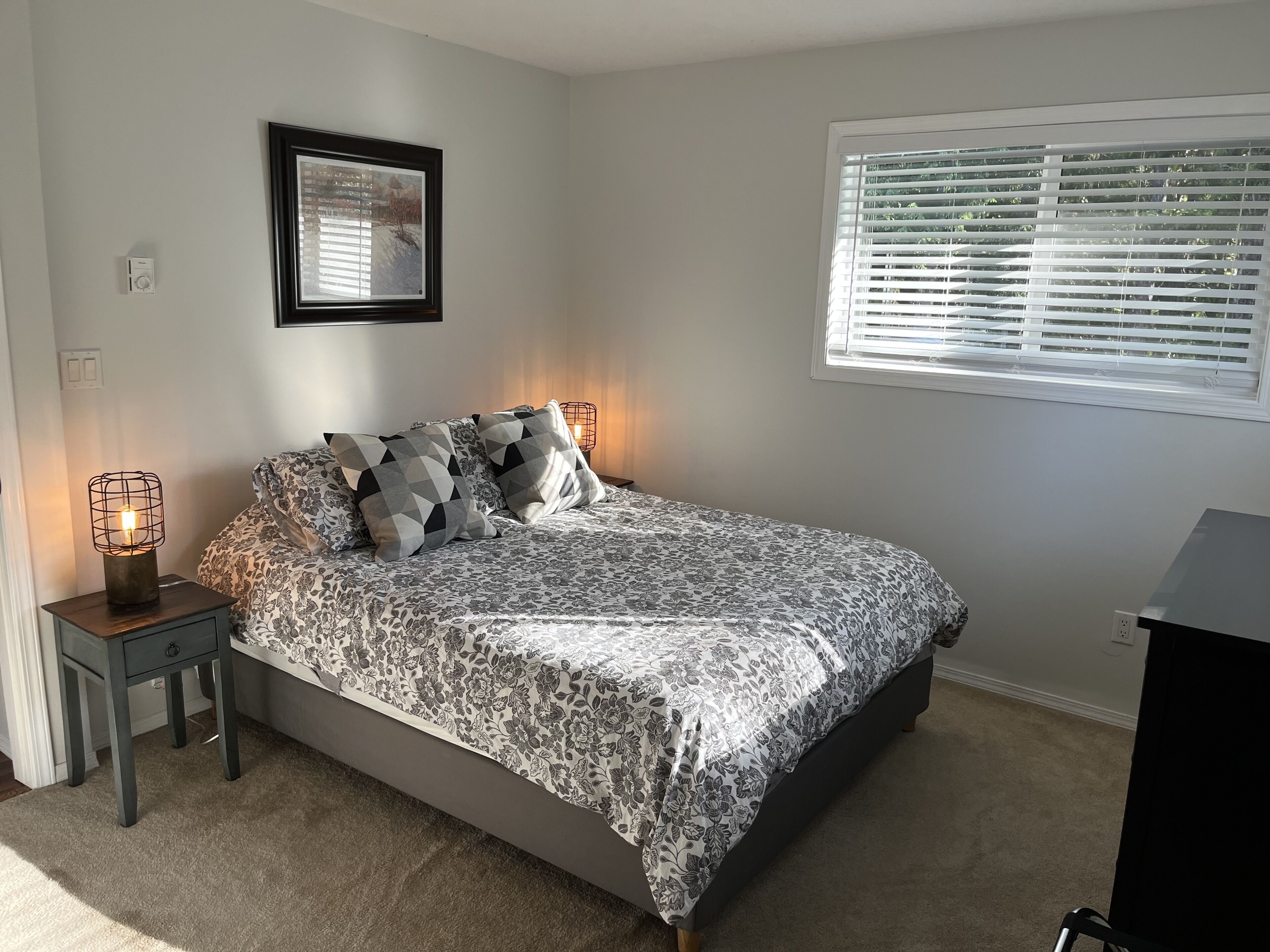 Large Lakefront Home w Private Dock  & picturesque Mountain Views on Jewel Lake!