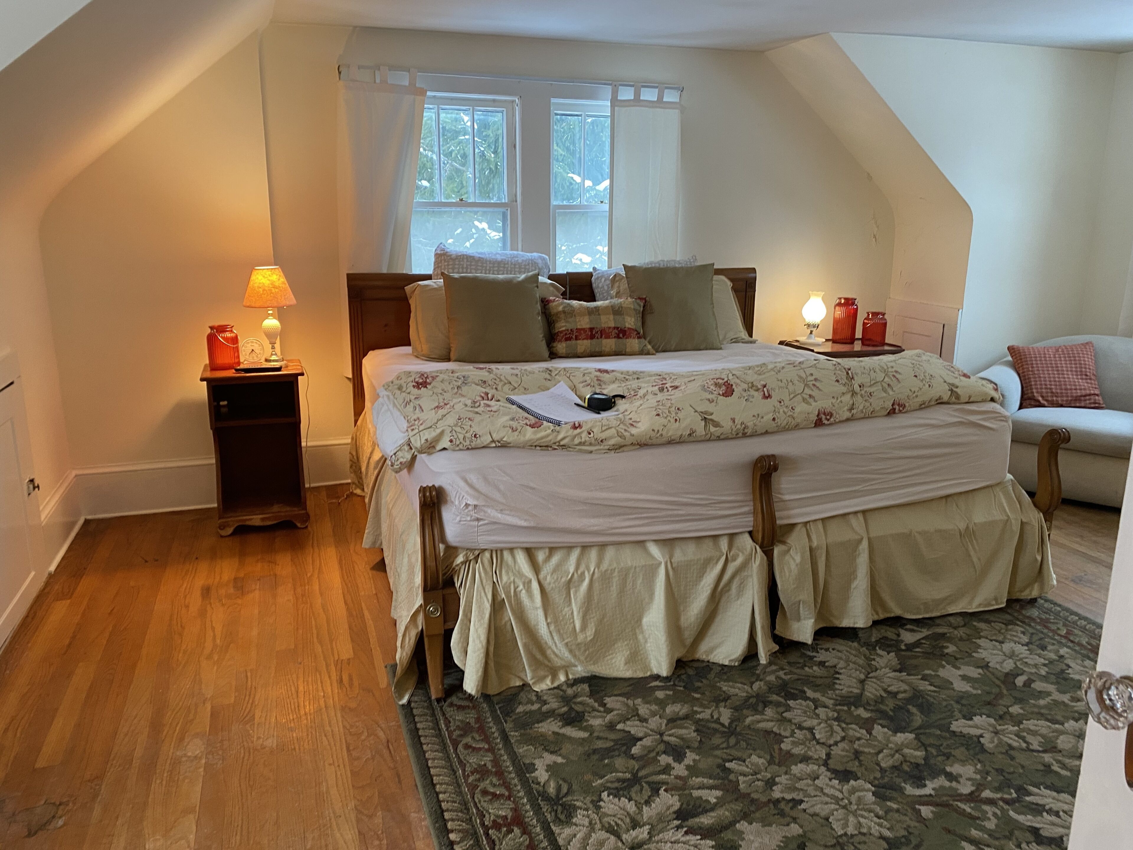 5 bedrooms, in-room safe, iron/ironing board, free WiFi