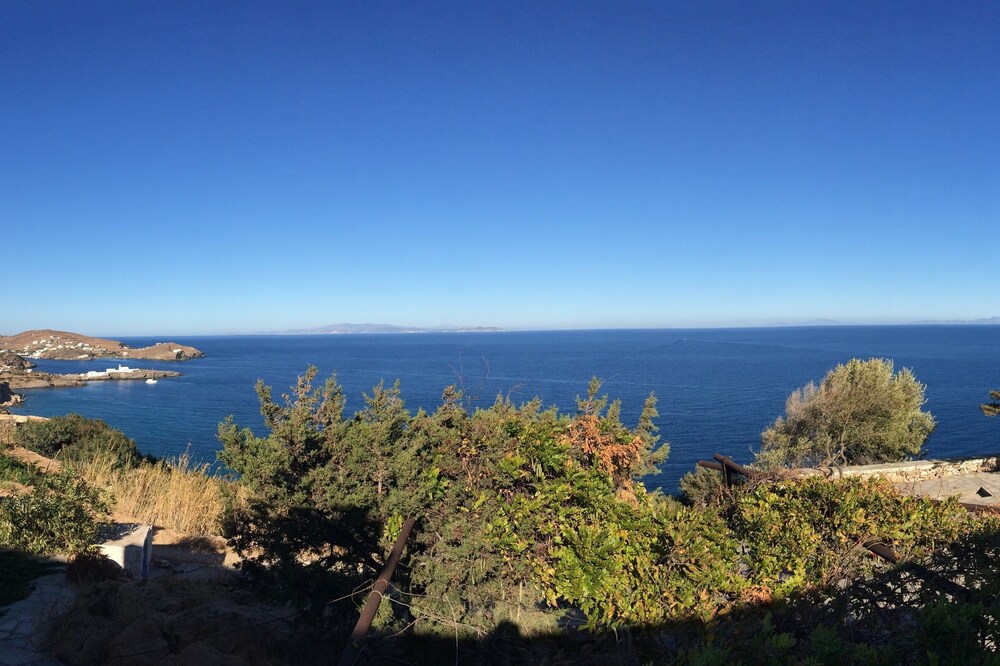Panoramic Sea View Villa - 15 min walk to the beach of Platys Gialos