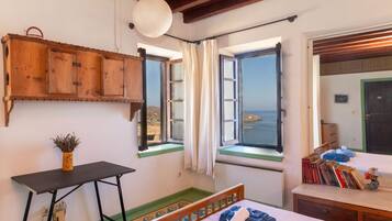4 Schlafzimmer, Schreibtisch, Bügeleisen/Bügelbrett, Reisekinderbett
