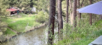 Riverfront Cozy Cabin with spacious hot tub on the Middle Fork Payette River.