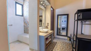 Elite Room | Bathroom | Hair dryer, towels, soap, shampoo