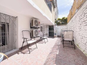 المنطقة المحيطة بالمنشأة