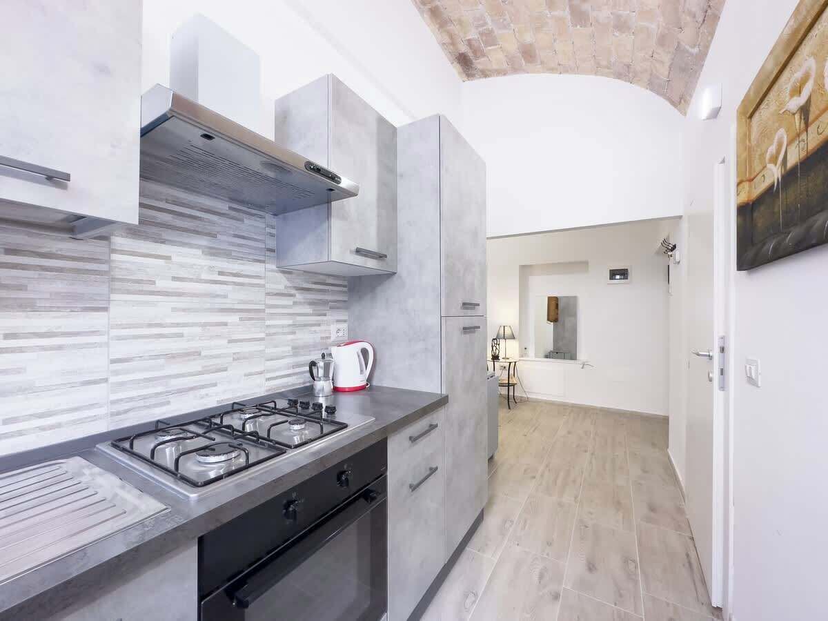 Réfrigérateur, four, plaque de cuisson, cafetière/bouilloire