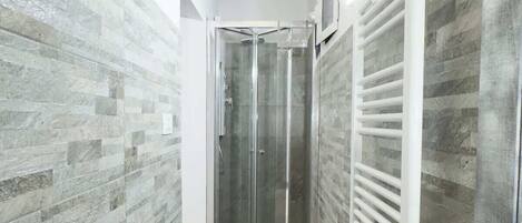 Shower, hair dryer, towels, shampoo