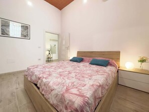 2 bedrooms, iron/ironing board, travel cot, WiFi - Apartment with Terrace in the Heart of Pigneto (Rome)