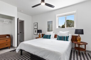 2 Schlafzimmer, Schreibtisch, schallisolierte Zimmer