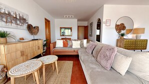 A living room with a sofa, a coffee table, a side table, and a cabinet. - AP376 VALPARAISO (Nerja)