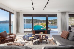 TV - Beachfront Villa Punta Planka with Pool (Rogoznica)