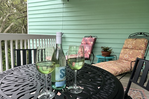 Relax on the spacious garden deck with a glass of wine and enjoy the salt air!