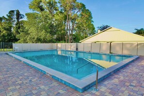Pool - Beautiful Summer Home, exceptionally clean, great outdoor space with fire pit! (Port Orange)