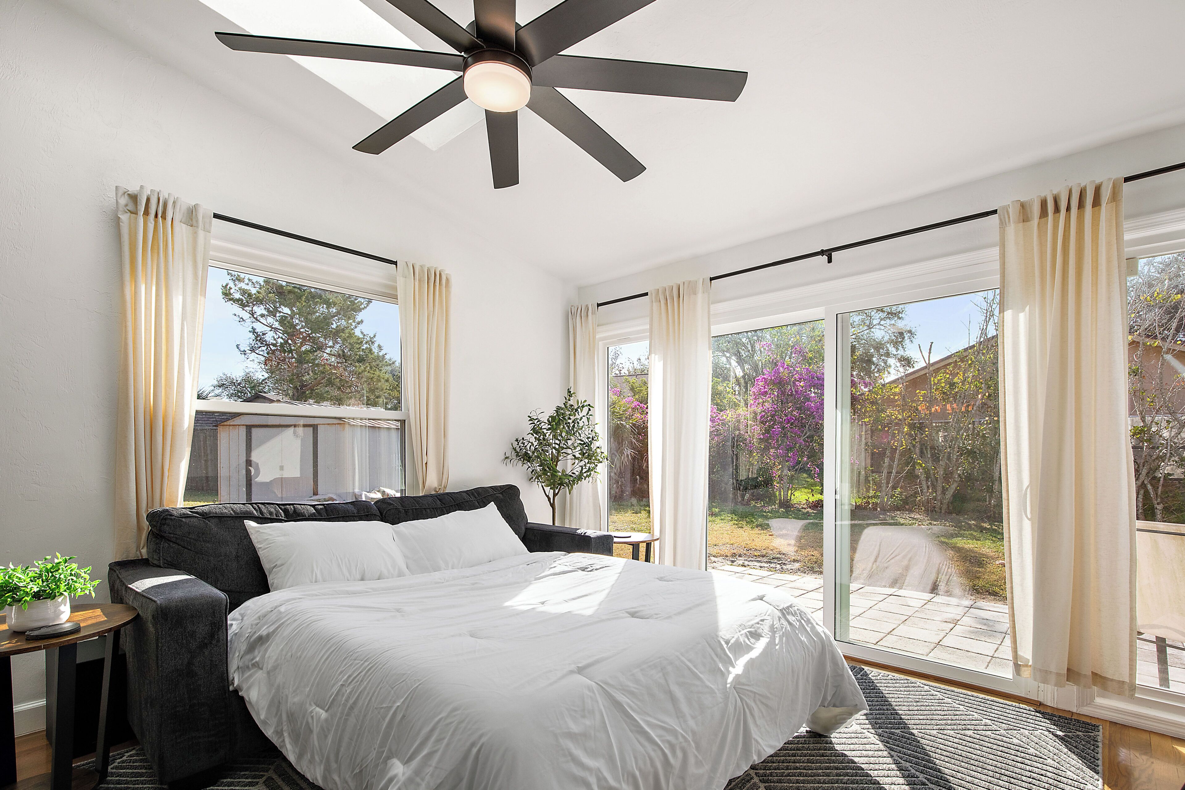 3 多间卧室、办公桌、熨斗/熨衣板、旅行婴儿床