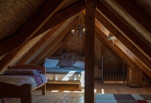 1 chambre, système d’insonorisation, fer et planche à repasser