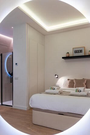 1 habitación, tabla de planchar con plancha, wifi gratis y ropa de cama 
