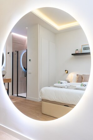 1 habitación, tabla de planchar con plancha, wifi gratis y ropa de cama 