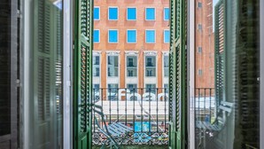 A view from a window with a metal gate and a bench outside. - Cozy apartment in the Plaza de Callao (Madrid)