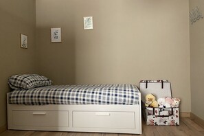 1 多间卧室、办公桌、旅行婴儿床、免费 WiFi