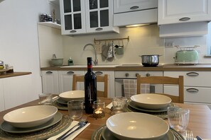 Fridge, microwave, oven, stovetop - Casa di Lucy | Charming Rooftop View & Wi-Fi (Foligno)