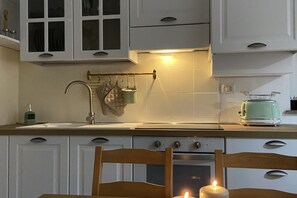 Fridge, microwave, oven, stovetop - Casa di Lucy | Charming Rooftop View & Wi-Fi (Foligno)