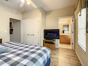 5 Schlafzimmer, Schreibtisch, Bügeleisen/Bügelbrett, kostenloses WLAN