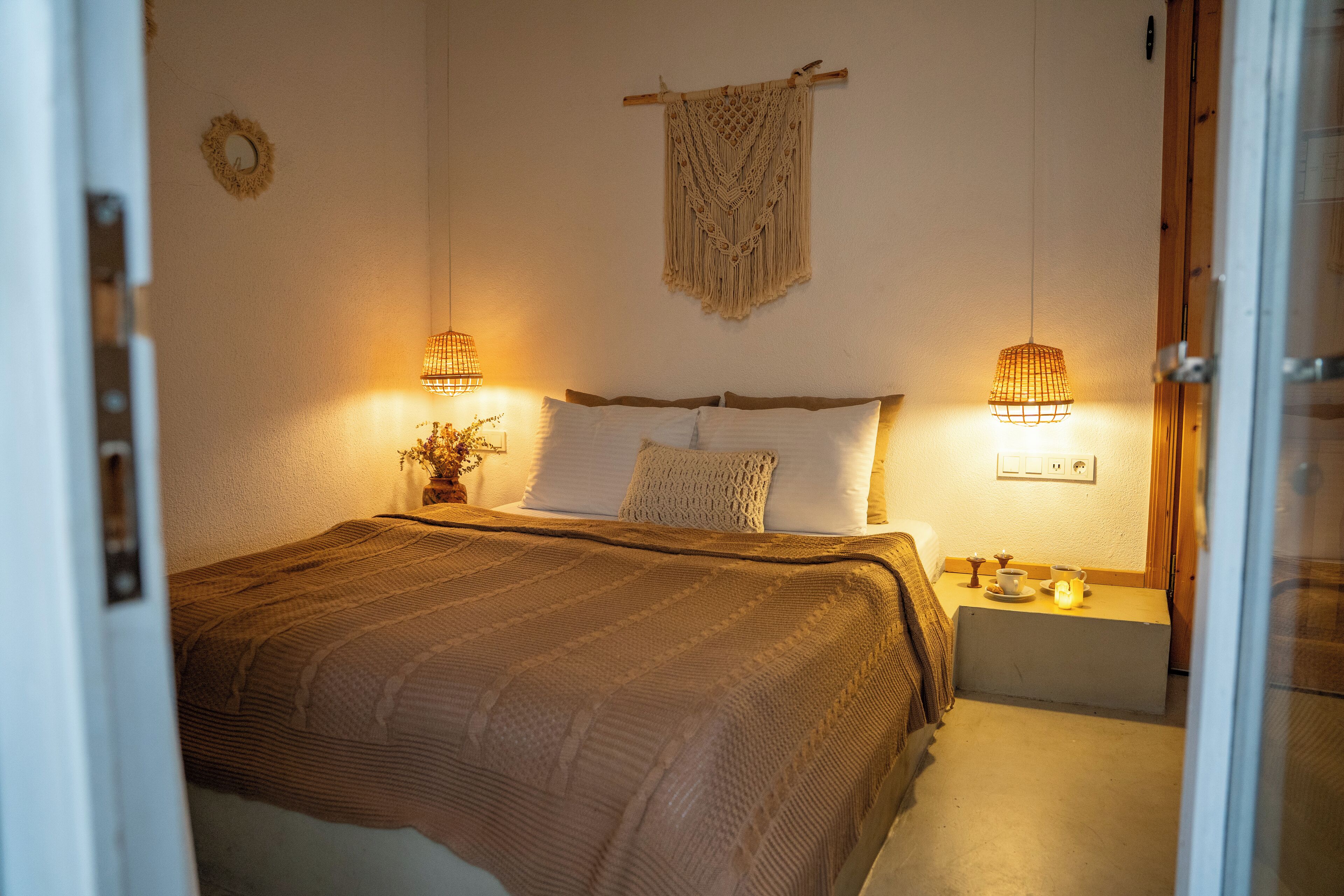 Deluxe Room with Garden and Fireplace | 埃及棉床单、高档床上用品、加厚床垫、免费迷你吧物品