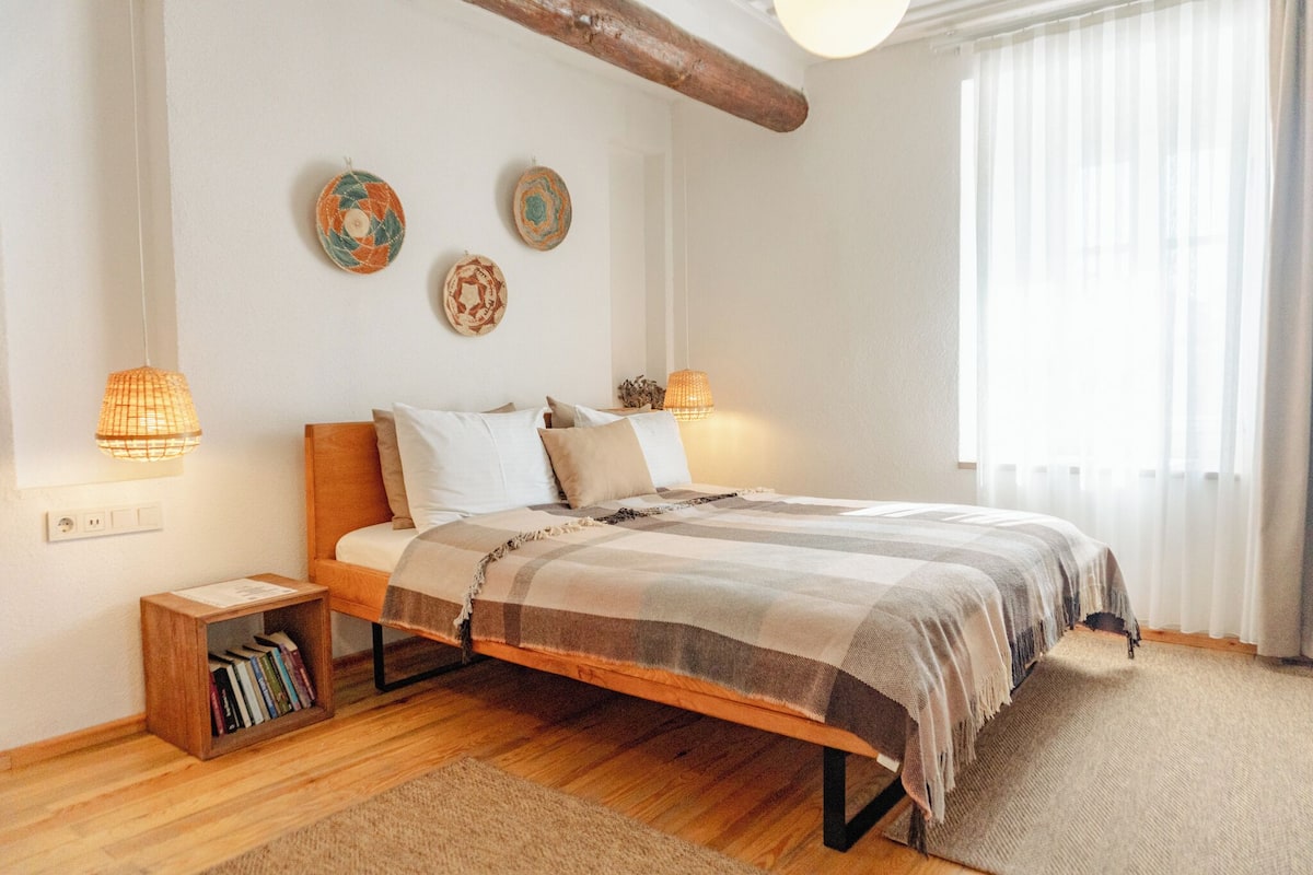1 bedroom, Egyptian cotton sheets, premium bedding, pillowtop beds