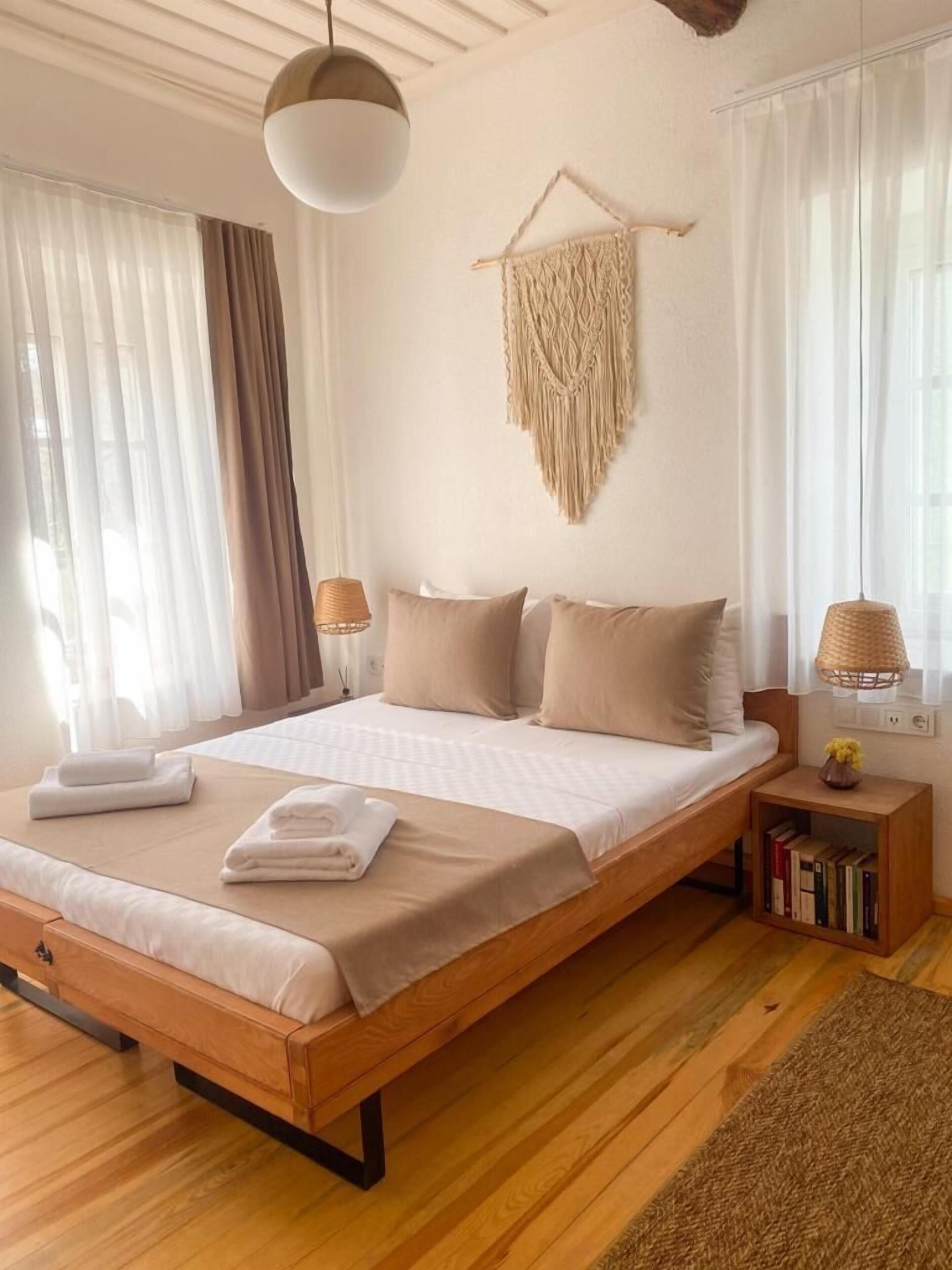 Egyptian cotton sheets, premium bedding, pillowtop beds