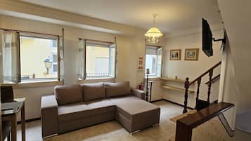 Traditional Apartment, 1 Bedroom, Non Smoking | Living area | 40-inch LED TV with digital channels, TV, Netflix