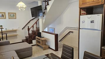 Traditional Apartment, 1 Bedroom, Non Smoking | Living area | 40-inch LED TV with digital channels, TV, Netflix