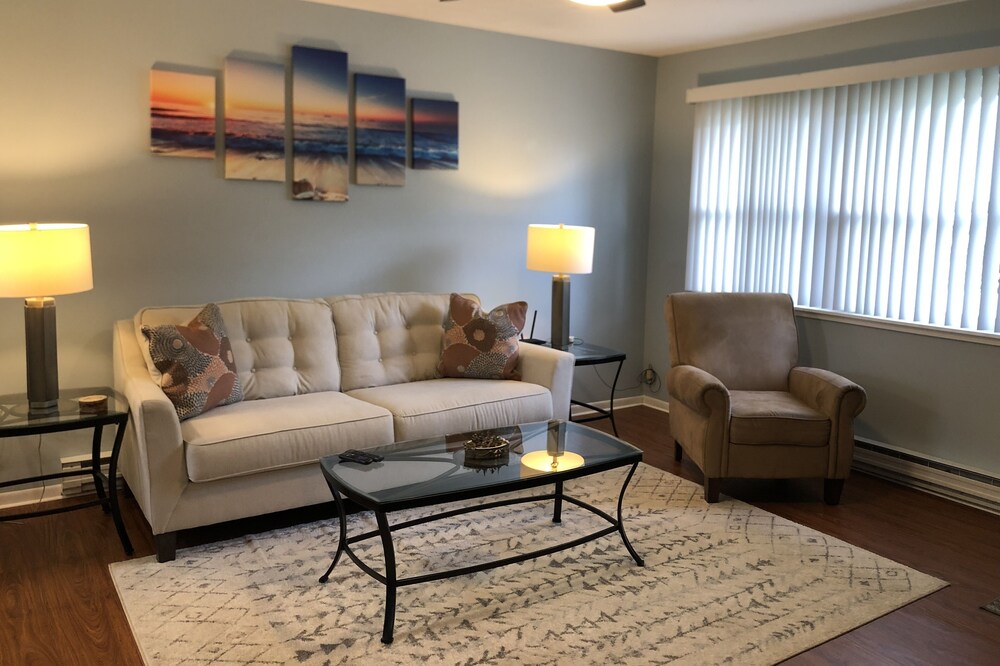 Just a few blocks from beautiful Lake Erie! Tis' Time Getaway