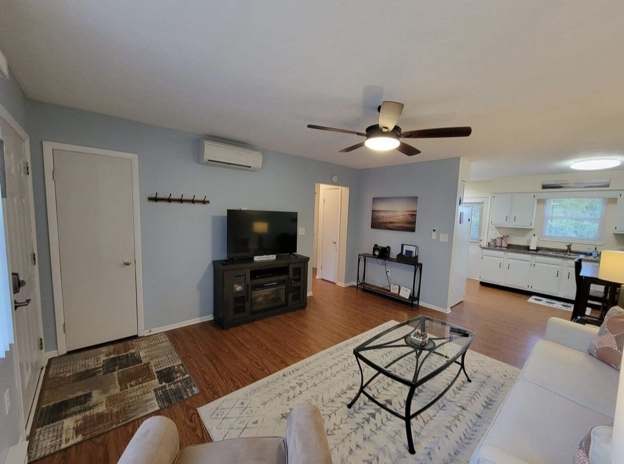 Just a few blocks from beautiful Lake Erie! Tis' Time Getaway