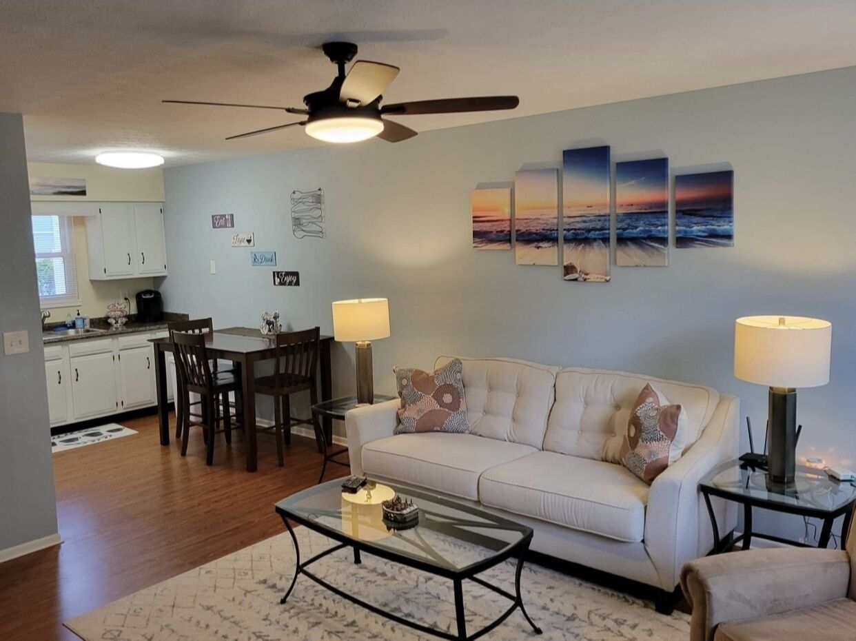 Just a few blocks from beautiful Lake Erie! Tis' Time Getaway