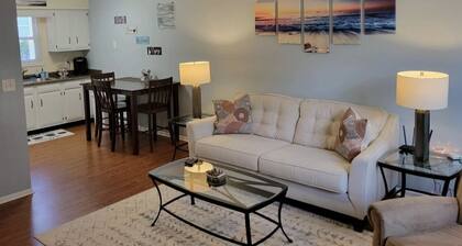 Tis' Time Getaway. Just a few blocks from beautiful Lake Erie!