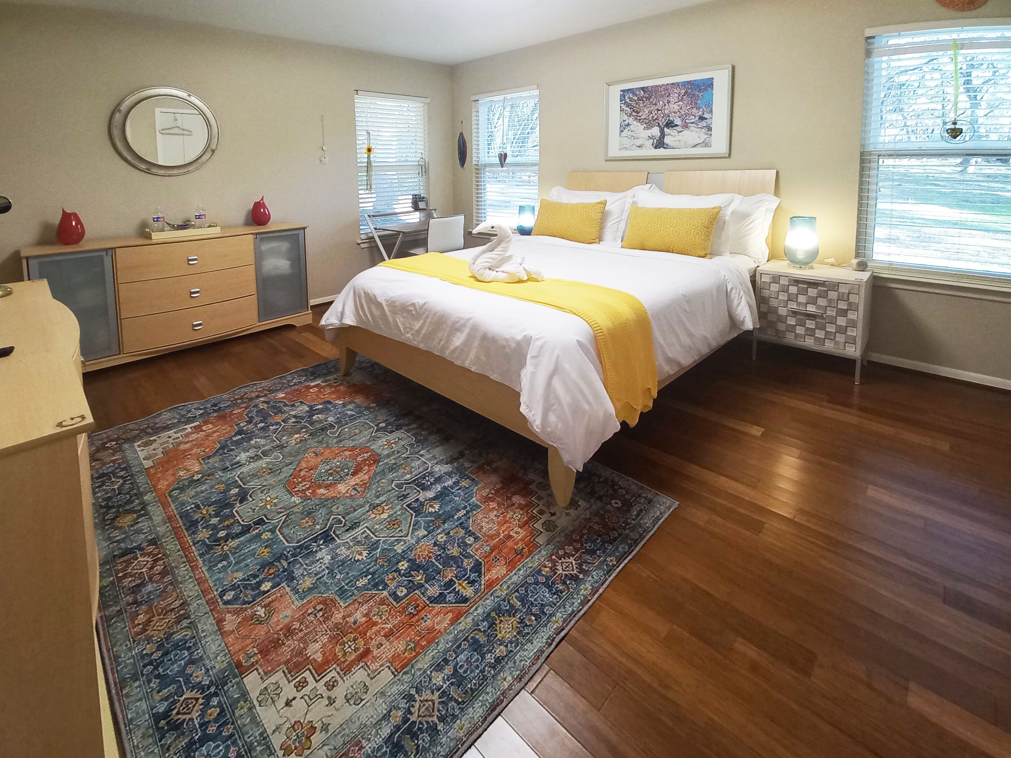 Master Bedroom, FREE Wi-Fi/Parking/Snack in Relaxing Oasis