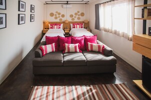 Caja de seguridad en la habitación y cortinas blackout