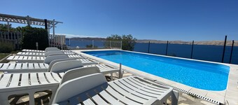 Fe-Wo Valentina am Meer mit Zugang zu privatem Strand und Pool in Cesarica