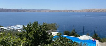 Fe-Wo Valentina by the sea with access to private beach and pool in Cesarica