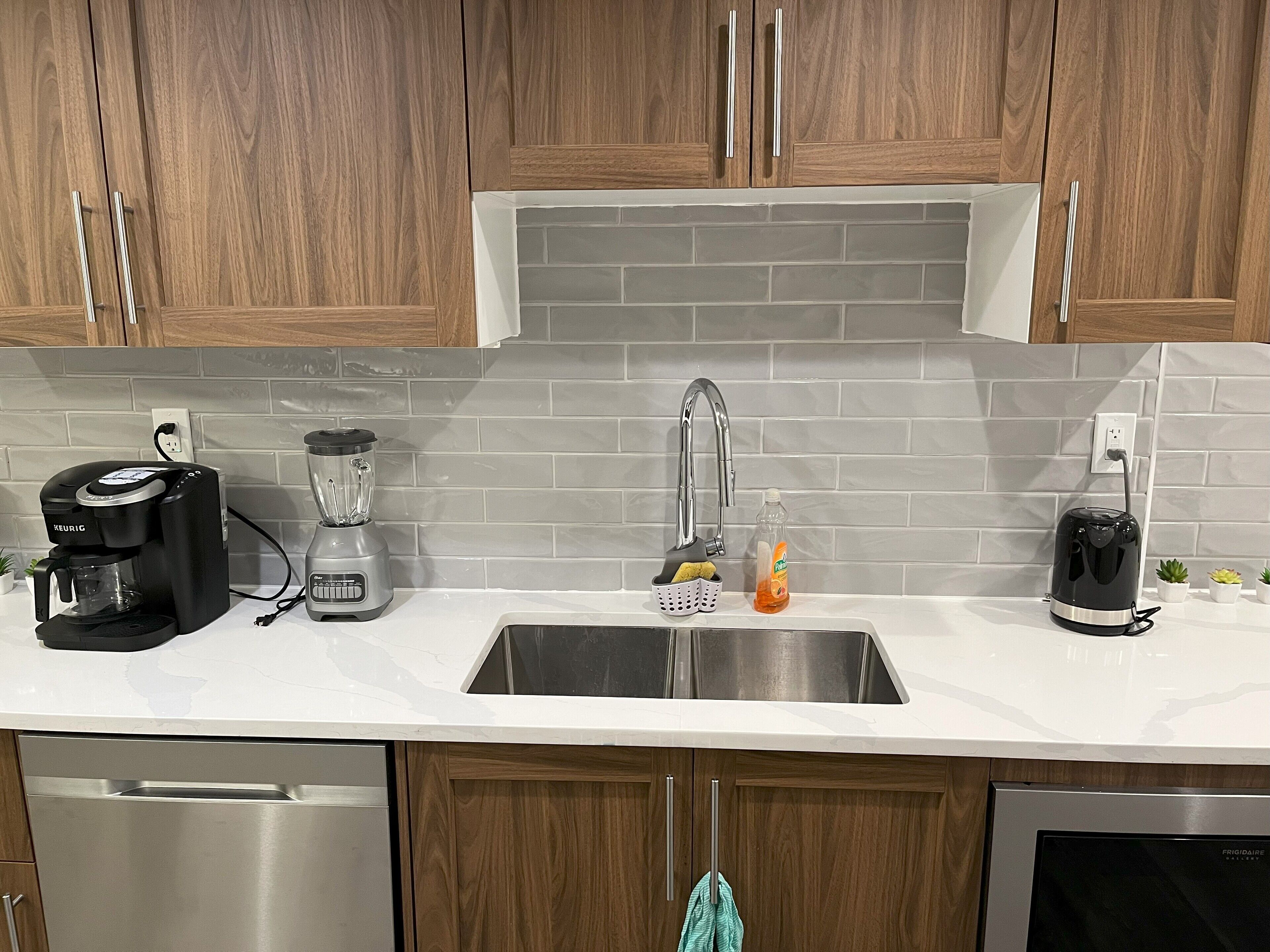 雪櫃、微波爐、焗爐、爐具