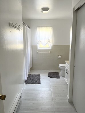 Toallas y papel de baño 