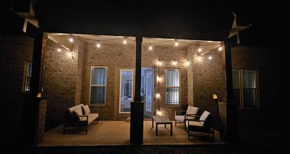 4500 sq ft. Cozy/Luxe Mountain style retreat in South CLT- 2 King Masters!