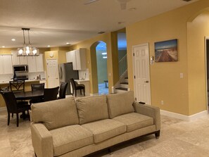 Smart-TV, DVD-Player, Bücher, Videothek