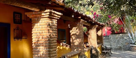 Traditional Room, Terrace, Courtyard View 1 | Terrass/Patio