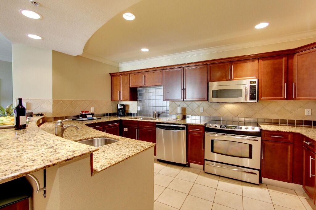 3 Bedroom Deluxe, Pool View on Destin Beach, Wyndham Emerald Grande!!