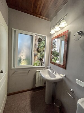 Standard Single Room | Bathroom | Free toiletries, hair dryer, bidet, towels - Buon Riposo (Concepción del Uruguay)