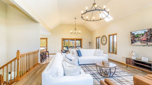 4BR Ensuites | Hot Tub, Fire Pit, Dog-friendly | Galena Territory Amenity Access