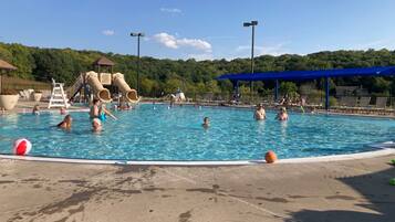 Piscina coperta, una piscina riscaldata